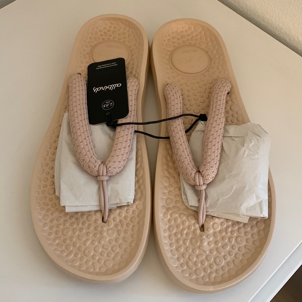 AllBirds sugar zeffer flip flops Lux beige